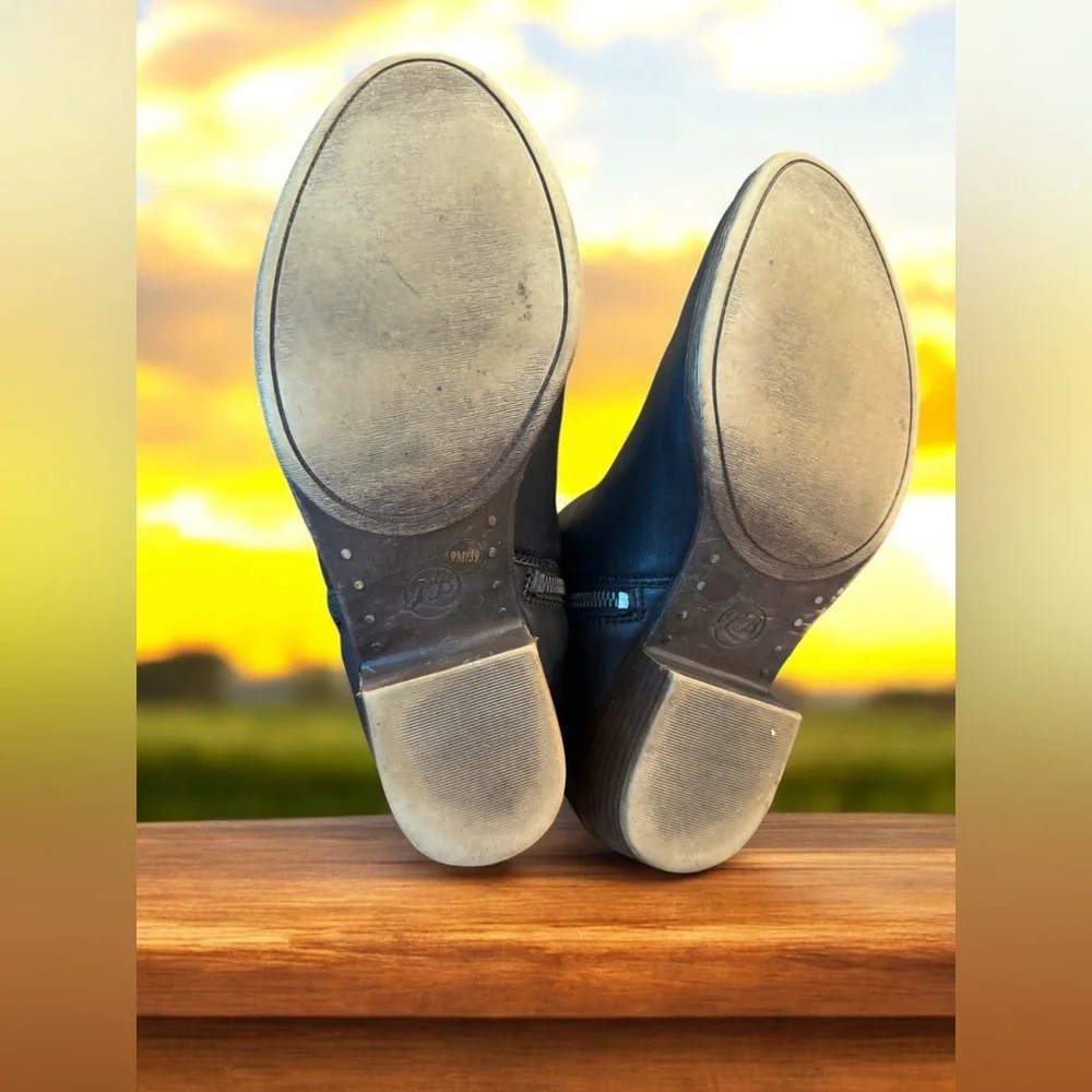 LUCKY Brand Genuine Leather Basel Ankle Bootie Women’s Size 9 Zip sides - Picture 8 of 11